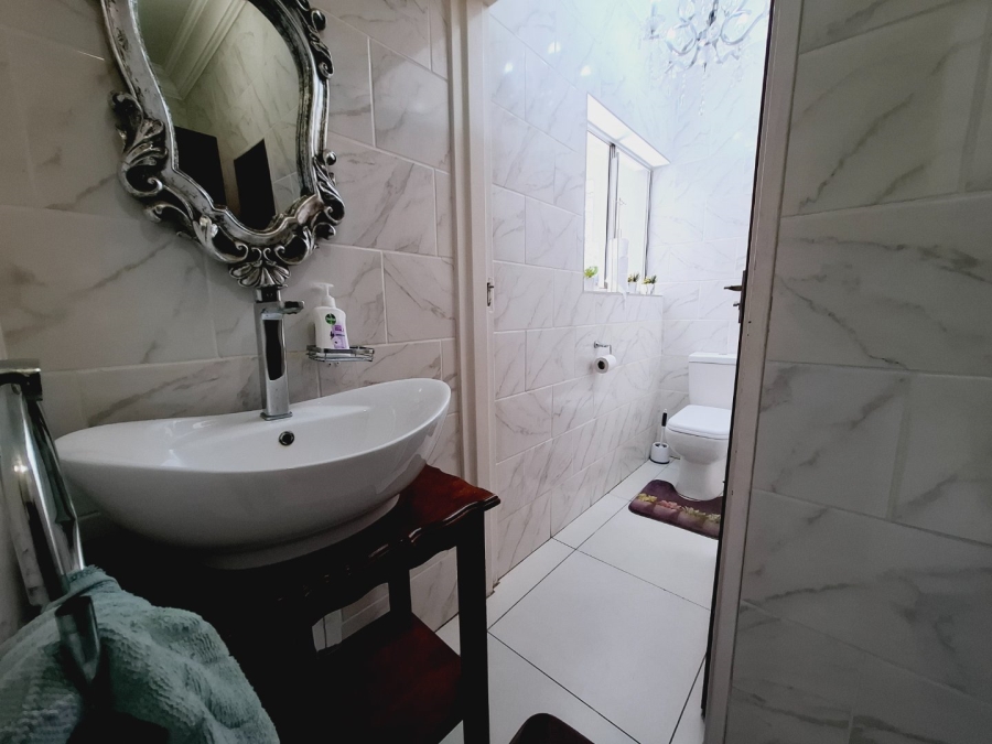 5 Bedroom Property for Sale in Rayton Free State